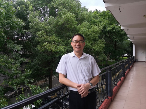 何志平 何志平